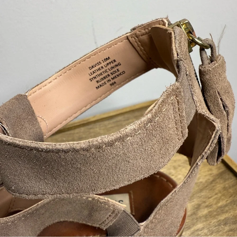 Steve Madden Daviss gladiator sandal in taupe suede